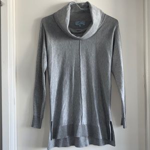 Gray long sleeve loose turtle neck sweater- S.